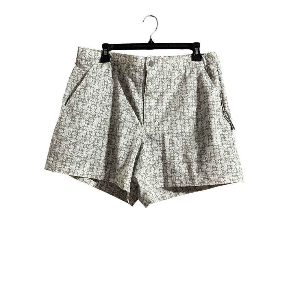 VRST Slim Fit Short Fitted Through Hip and Thigh 5" Inseam L NWT